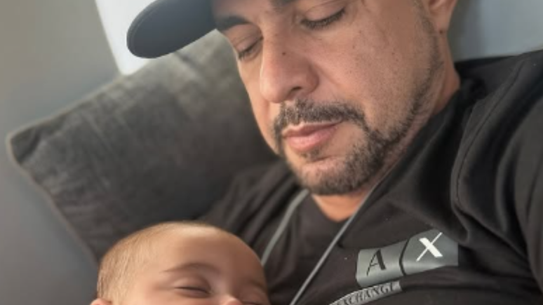 Zezé Di Camargo celebra reencontro com a filha após sete dias longe: 'Sentido de tudo'