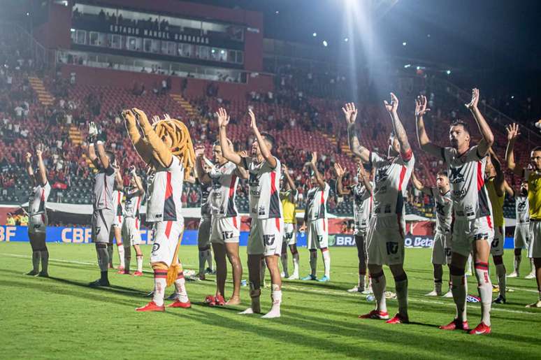Vitória conquistou o primeiro triunfo no Brasileirão ao bater o Fortaleza –