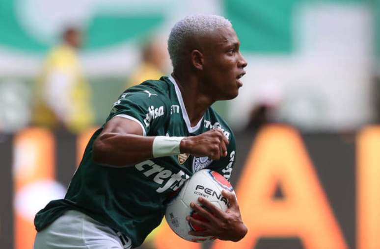 Danilo, ex-Palmeiras, veste regata do Bahia –