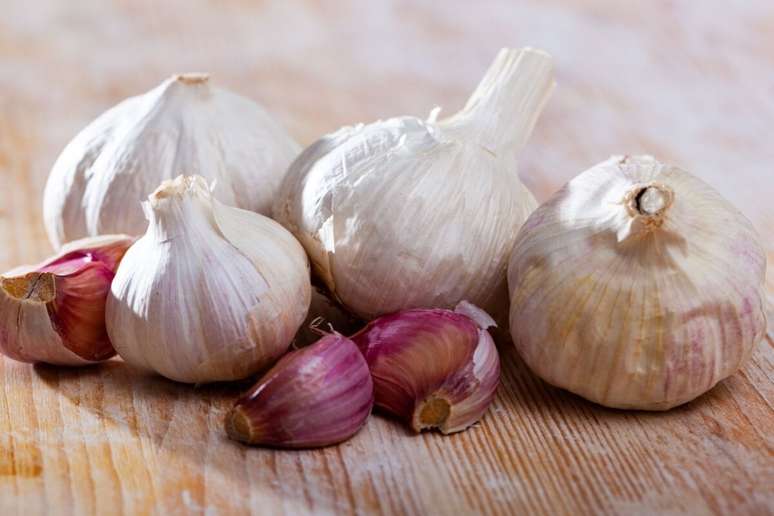 O alho pode ser usado para criar pastas versáteis 
