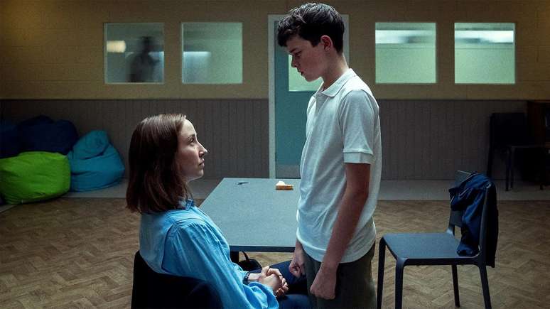 Erin Doherty e Owen Cooper em cena de Adolescência