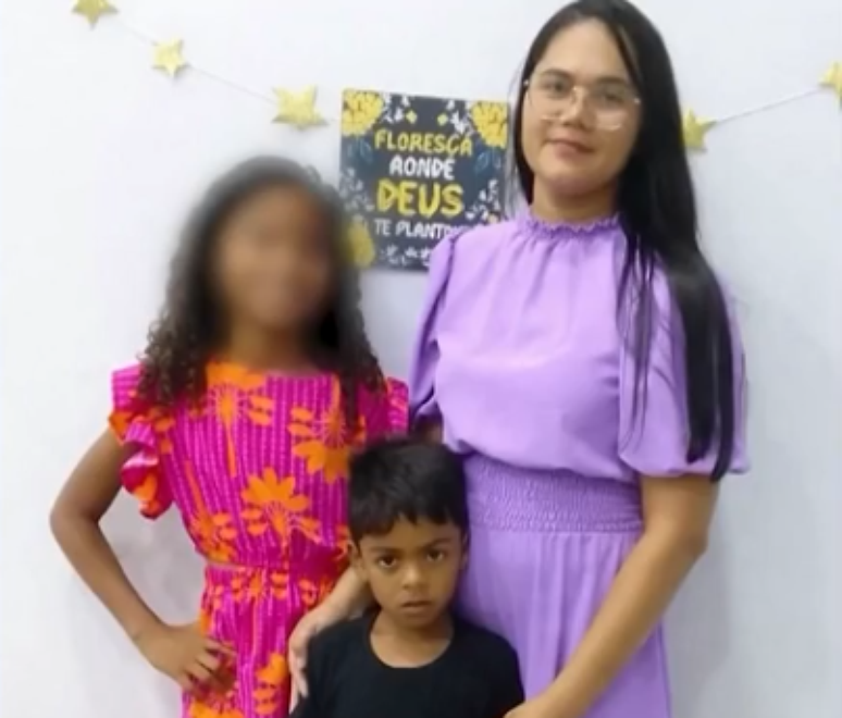 Miriam Lira e os dois filhos; menino morreu 