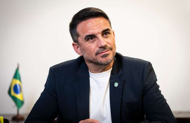 Diretor revela prazo para chegada de novo treinador da Seleção Brasileira 