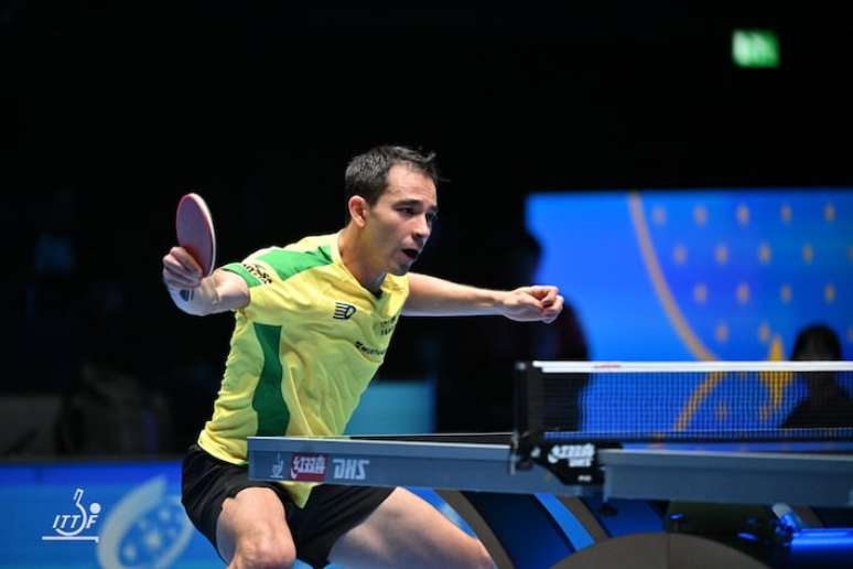Hugo Calderano em ação na Copa do Mundo de tênis de mesa