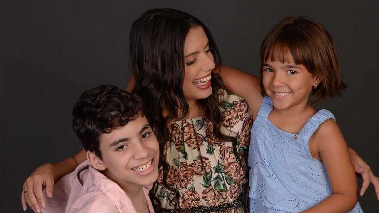 The presenter and former BBB Fernanda Bandeira and his children, Marcelo and Laura -
