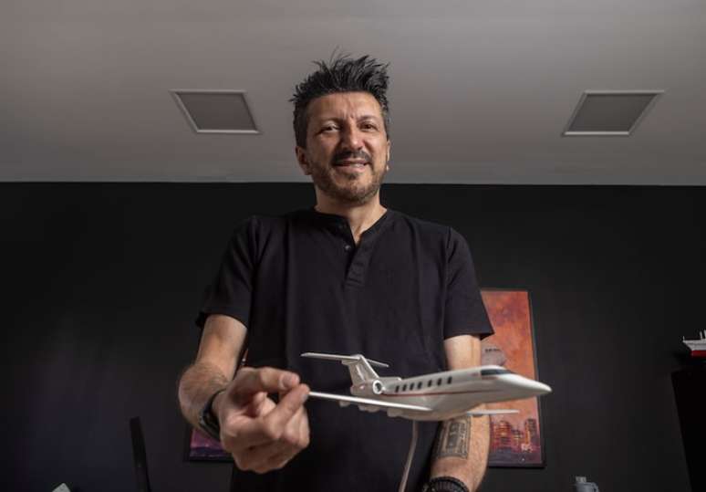 O criador de conteúdo Lito Sousa, de 58 anos, criador do canal 'Aviões e Músicas'.