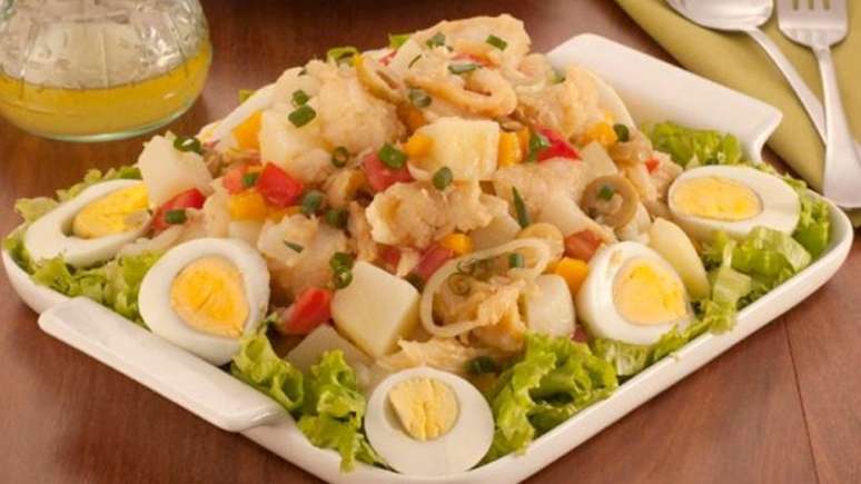 Salada de bacalhau e ovos (salada portuguesa) &ndash; Foto: Andr&eacute; Fortes