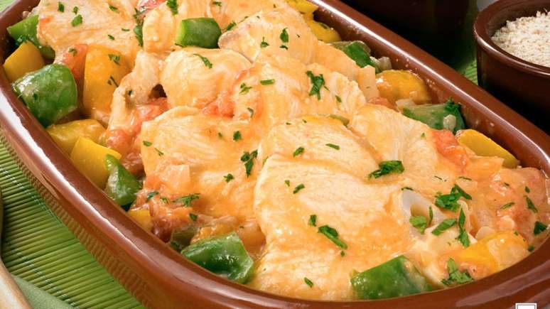 Moqueca de cação com pimentão também é um ótima opção de peixe cozido – Foto: André Fortes