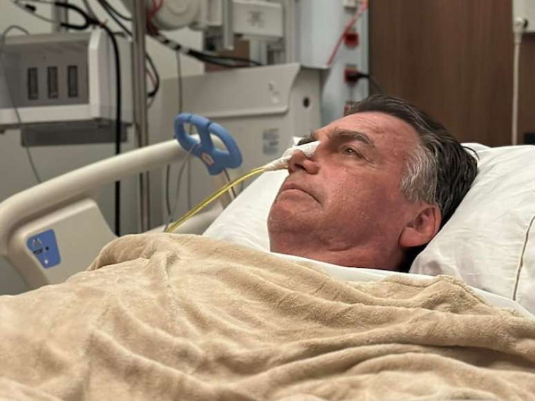 O ex-presidente Jair Bolsonaro (PL) segue internado no Hospital DF Star