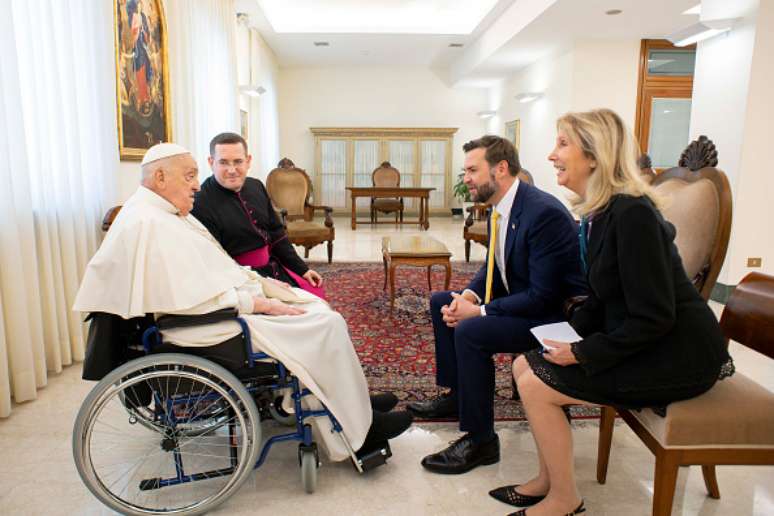 Papa Francisco se encontra com o vice-presidente dos EUA, JD Vance e delega&ccedil;&atilde;o | Vatican Media via Vatican Pool/Getty Images