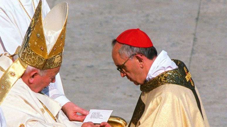 O papa Jo&atilde;o Paulo 2&ordm; nomeou Jorge Mario Bergoglio como Arcebispo de Buenos Aires em 1998