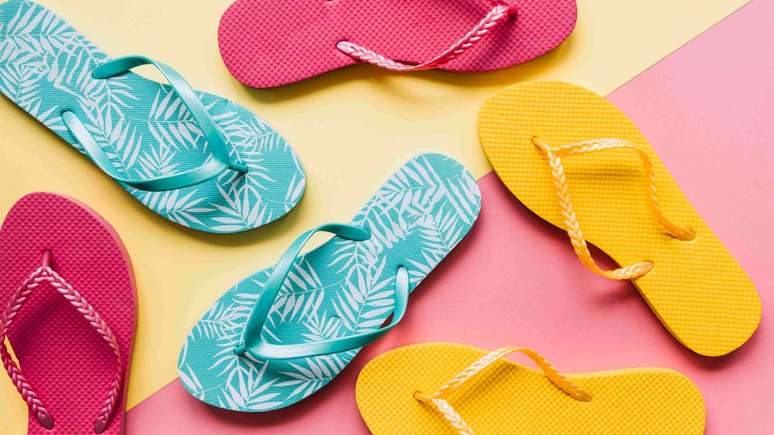 Chinelos podem combinar com diversos looks; confira!