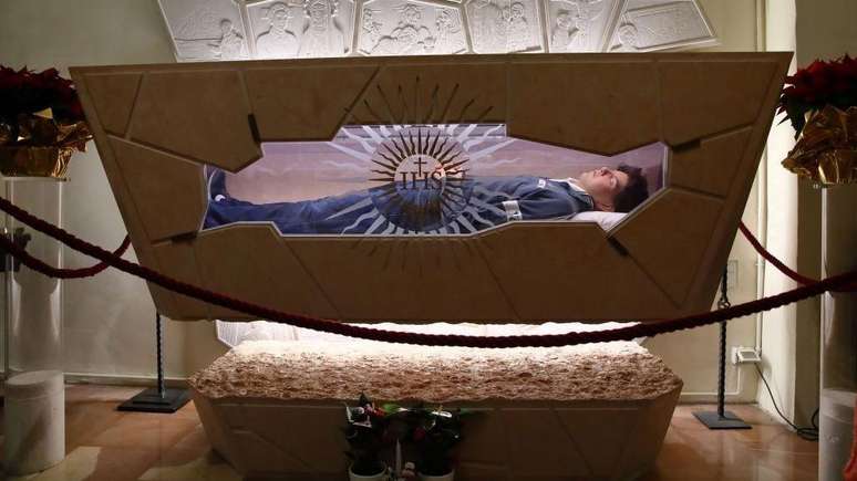 Corpo preservado do jovem est&aacute; em exposi&ccedil;&atilde;o em Assis, na It&aacute;lia