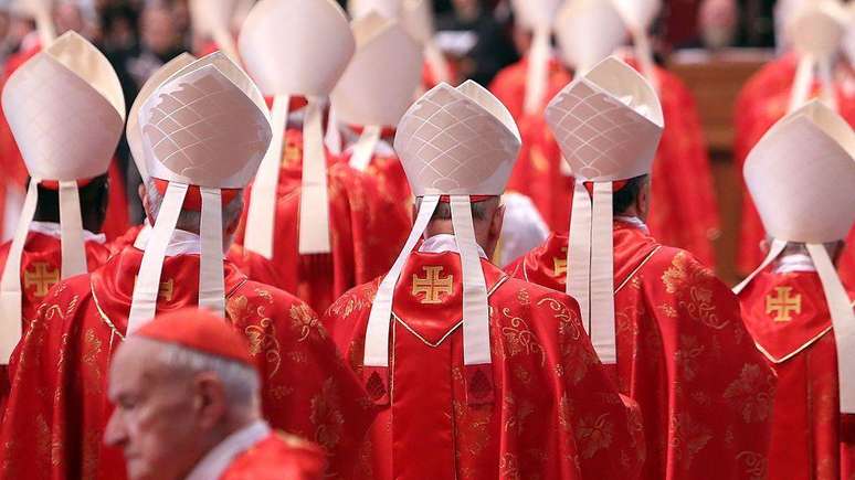 Com a morte de Francisco, cardeais de todo o mundo devem ir ao Vaticano para participar do próximo Conclave
