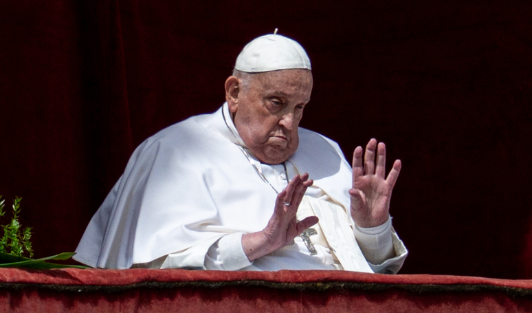 Papa Francisco não teria morrido de problema respiratório; suposta causa do óbito é divulgada por famoso jornal italiano.