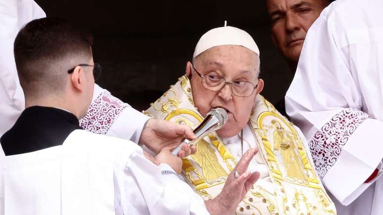 O papa Francisco destacou vários conflitos espalhados pelo mundo em sua tradicional mensagem de Páscoa, lida por um assistente