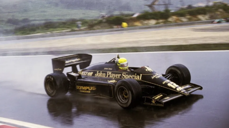 Ayrton Senna em sua Lotus 