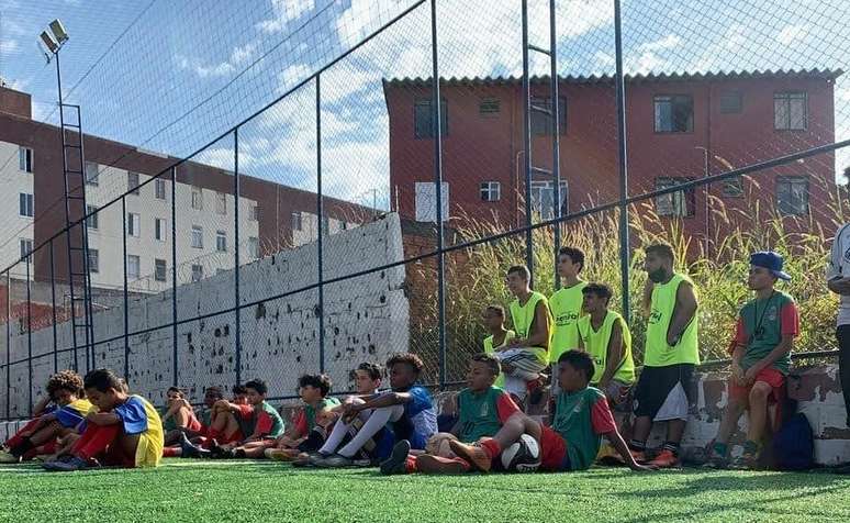 Projeto Esporte Inclusão - Colorado Castro Alves foi ajudado pelas Formiguinhas do Amor através de rifas para compra do uniformes.