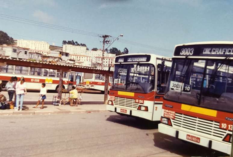Ônibus no início dos anos 1990, de extinta empresa de transporte que tinha ponto final em Cidade Tiradentes, zona leste.