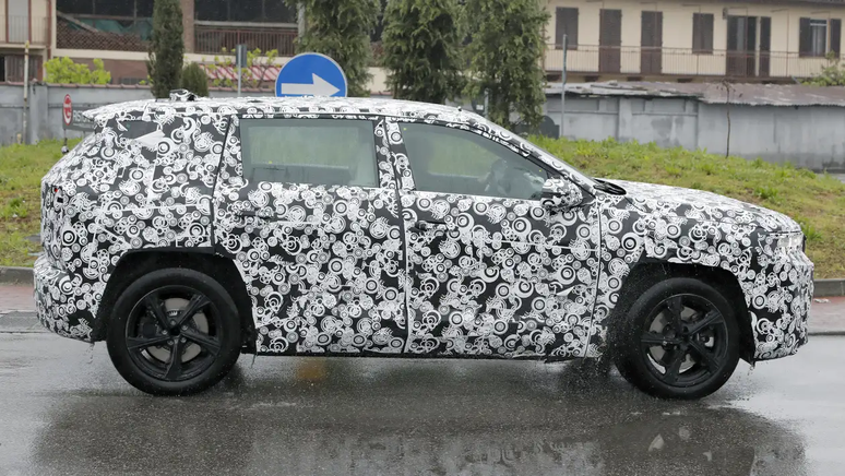 Nova geração do Jeep Compass em testes