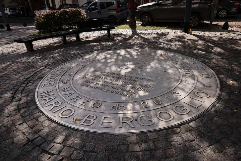 Memorial próxima à casa onde Francisco morou