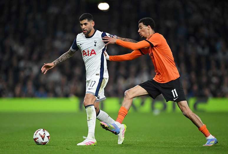 Defensor campe&atilde;o do mundo com a Argentina tem mais de 120 jogos pelo Tottenham &ndash;