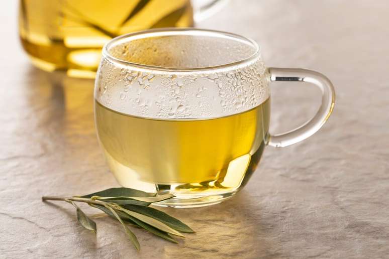 Chá de oliveira com limão