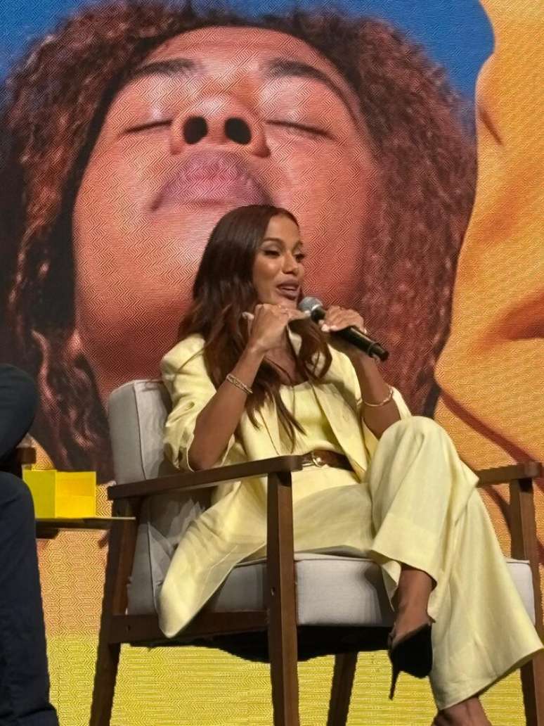 A cantora Anitta durante evento do Mercado Pago