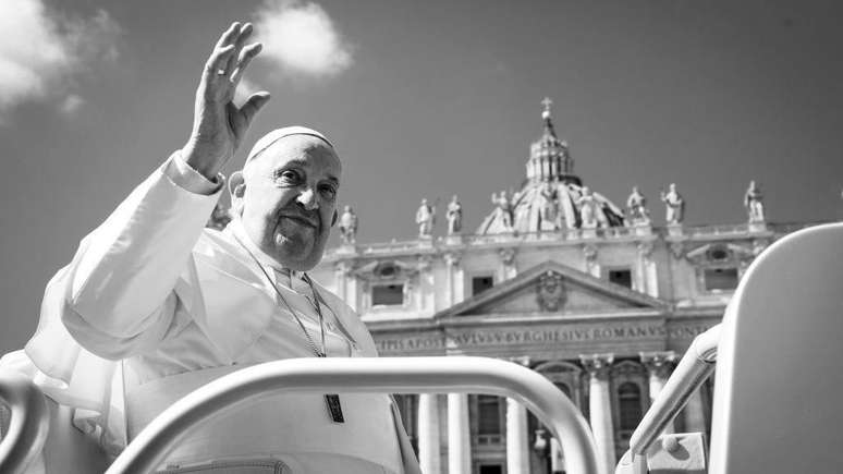 Francisco trabalhou para suavizar imagem da Igreja Católica, afrouxou controle do Vaticano sobre o poder e interveio em algumas das principais questões sociais do nosso tempo