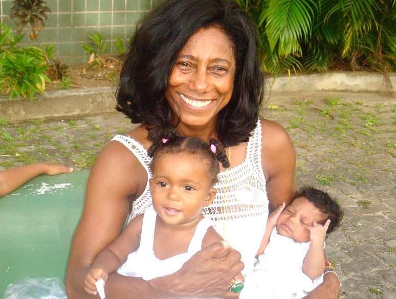 Gloria Maria with the daughters Maria and Laura Gloria Maria with the daughters Maria and Laura