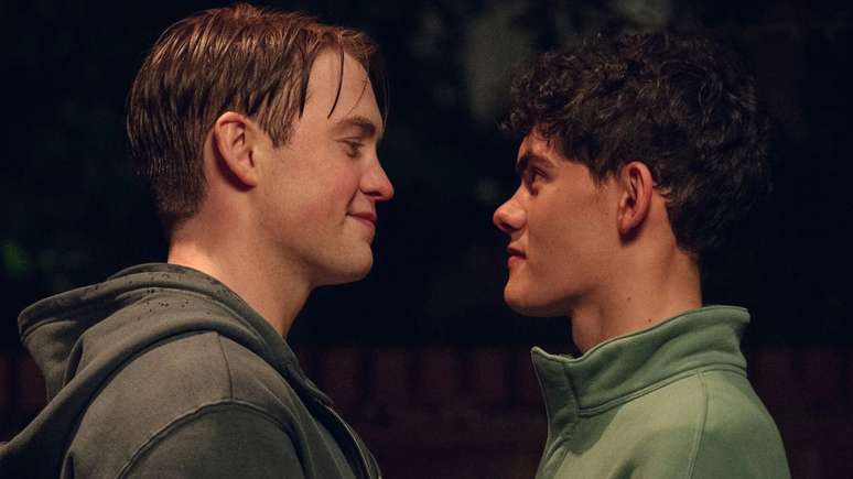 Heartstopper será encerrada com um filme, anuncia Netflix