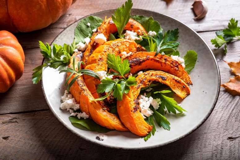 Salada de ab&oacute;bora com ricota e gengibre 