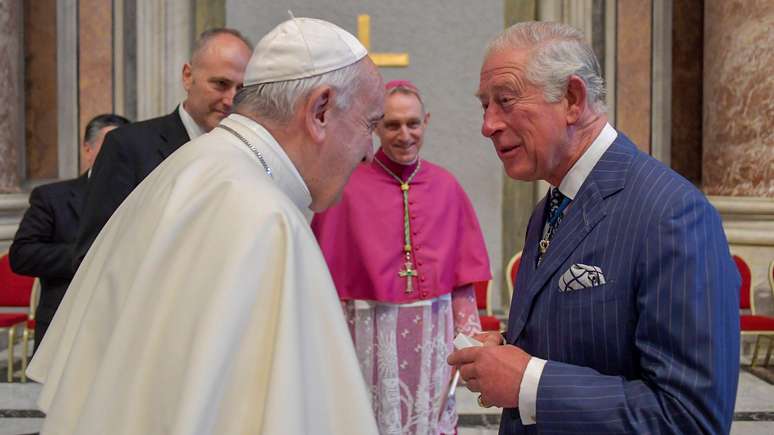 Papa Francisco com o rei Charles 3&deg;