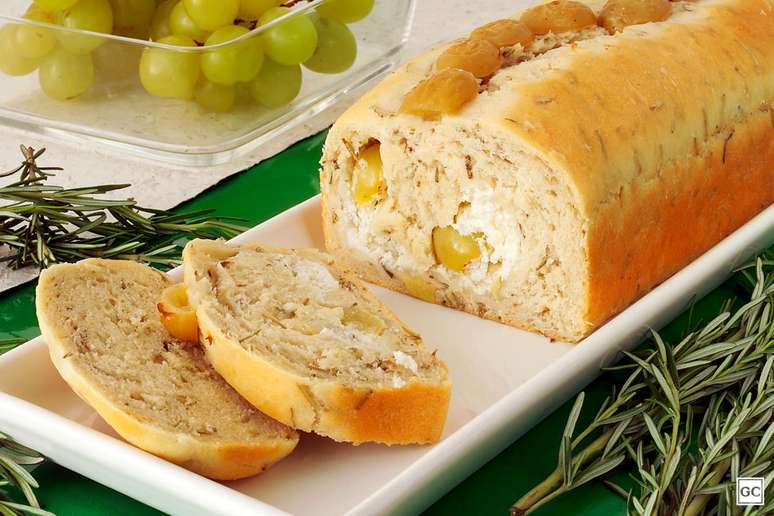 Pão caseiro de ervas e uvas frescas | Foto: Guia da Cozinha