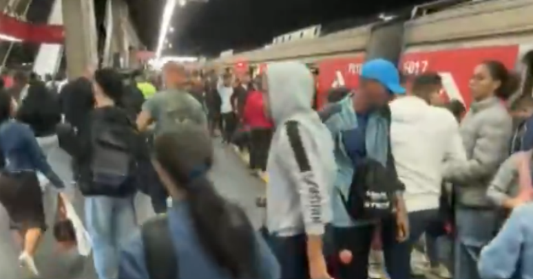 Passageiros passaram mal em trens superlotados da CPTM na manh&atilde; desta ter&ccedil;a-feira, em S&atilde;o Paulo
