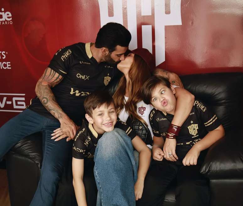 Andressa Suita aumenta rumores de terceira gravidez com foto e 'bio' do pai