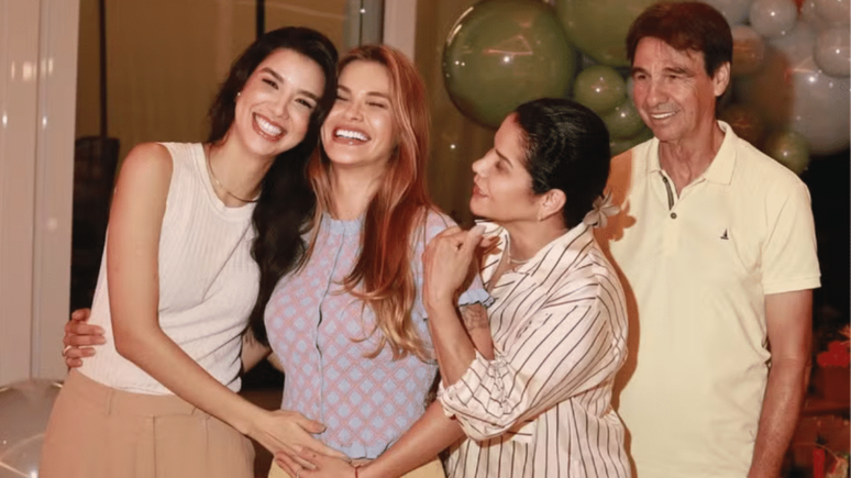 Andressa Suita aumenta rumores de terceira gravidez com foto e 'bio' do pai