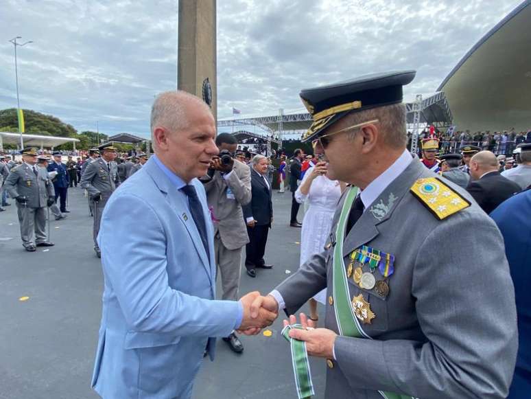 Alessandro Stefanutto, presidente do INSS, é condecorado com a Ordem do Mérito Militar