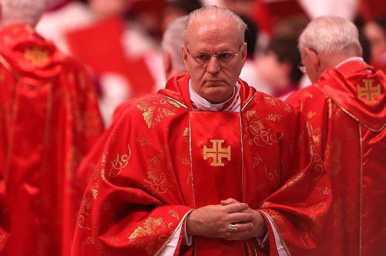 O cardeal h&uacute;ngaro Peter Erdo &eacute; visto como representante da ala conservadora dentro do col&eacute;gio de cardeais eleitores.