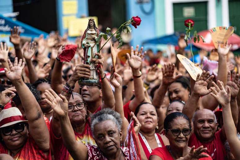 Mulheres s&atilde;o maioria dos fi&eacute;is, mas at&eacute; hoje n&atilde;o podem ser ordenadas sacerdotes na Igreja Cat&oacute;lica