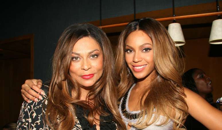Como Beyoncé reagiu ao descobrir o câncer da mãe? Tina Knowles revela diagnóstico e cirurgia para remover tumor.