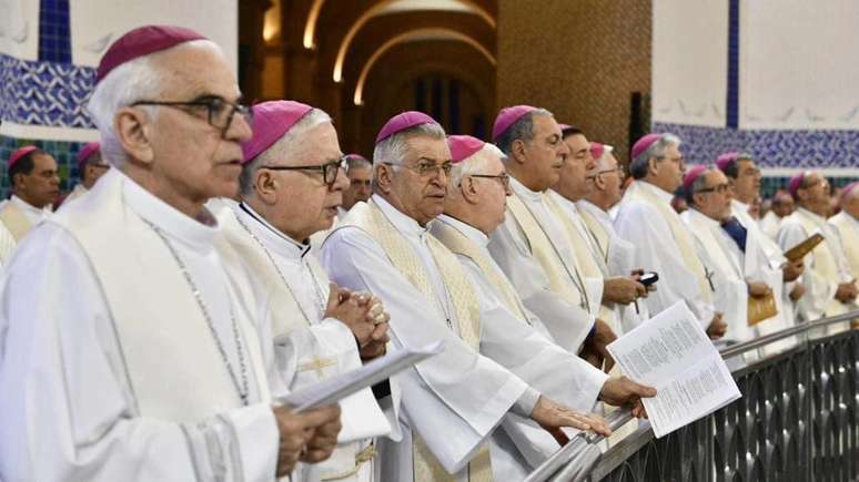 Com 490 bispos vivos, 318 deles na ativa, o Brasil tem o maior episcopado do mundo