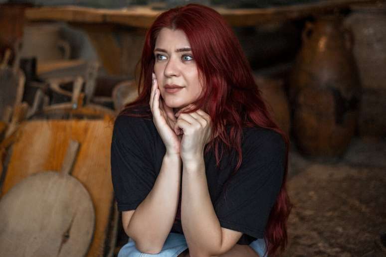 O borgonha segue em alta, ressaltando a beleza e a elegância de cada pessoa 