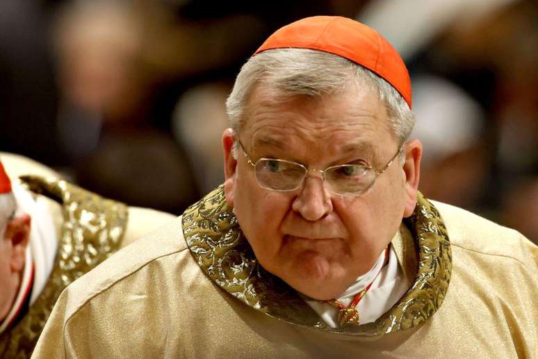 Burke participou de movimentos católicos ultraconservadores que desafiavam abertamente a direção estabelecida pelo papa