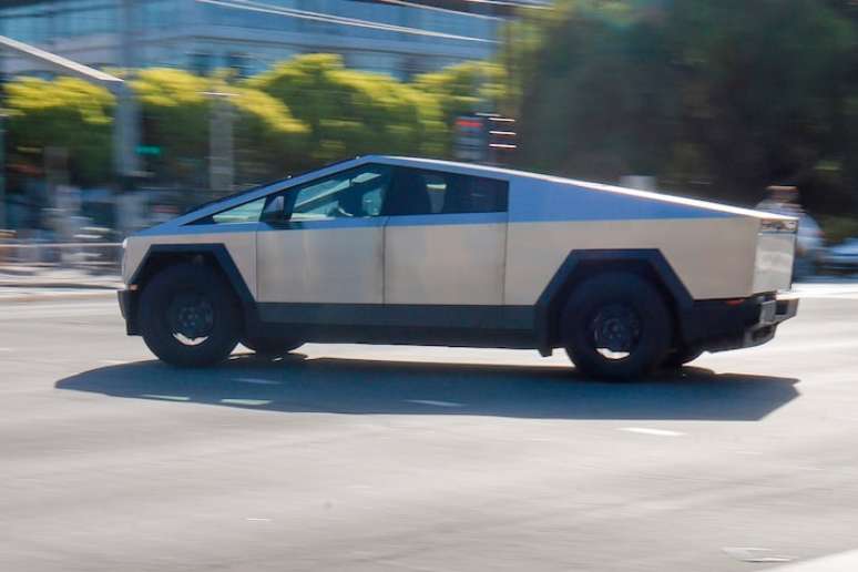 Tesla Cybertruck disputa as ruas de Sunnyvale com carros sem motorista: empreendedores s&atilde;o expostos a inova&ccedil;&otilde;es todo o tempo