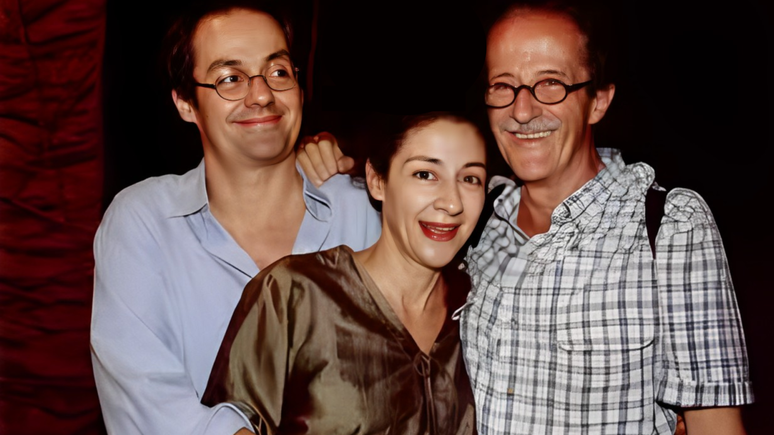 O ator Nelson Dantas ao lado dos filhos, Daniel e Andrea - Reprodu&ccedil;&atilde;o/Facebook