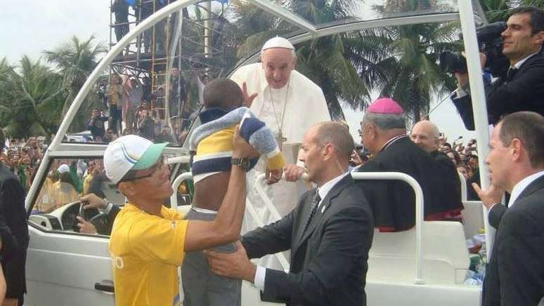 'Foi um delírio', diz Rennan Laurente, sobre a passagem do papa pelas ruas de Copacabana em 2013