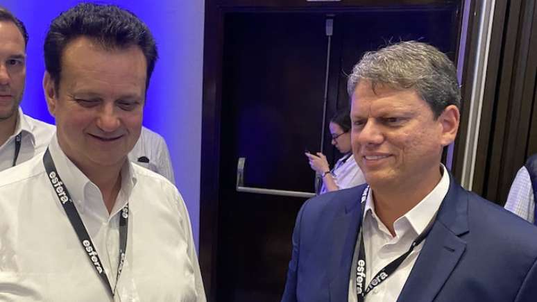 Gilberto Kassab e Tarcísio de Freitas em evento em 2022