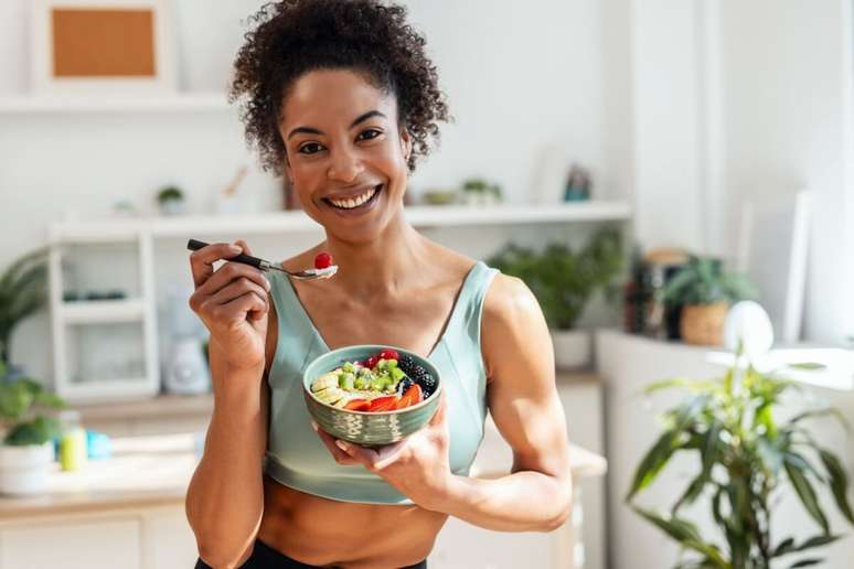 Uma dieta equilibrada contribui para o emagrecimento saudável e efetivo 