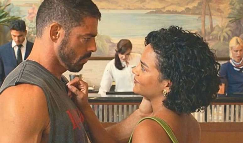 Cauã Reymond e Bella Campos gravam cenas decisivas de Vale Tudo nesta quarta-feira, 23 de abril.